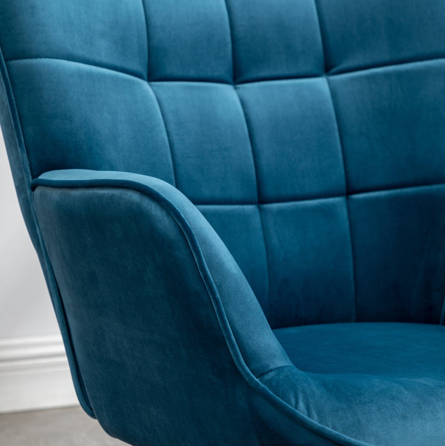 Roundhill Furniture Leiria Contemporary Silky Velvet Tufted Accent Chair with Ottoman
