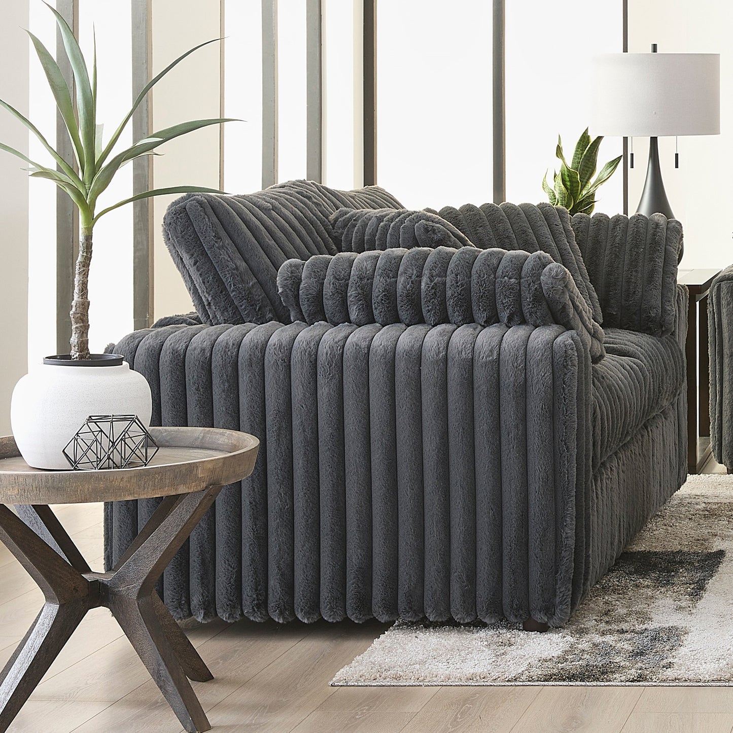 Roundhill Furniture Belvoir Upholstered Stationary Loveseat