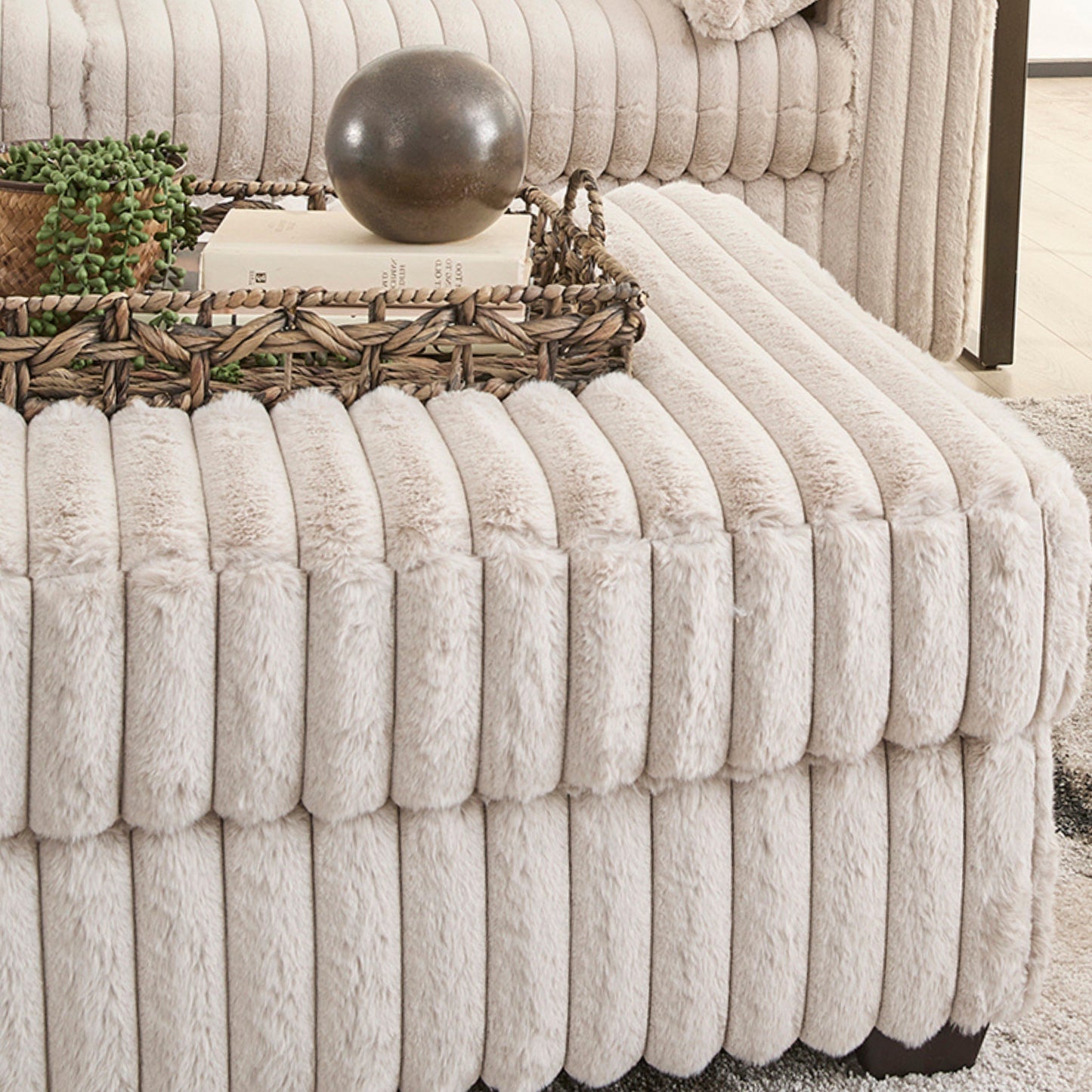 Roundhill Furniture Belvoir Accent Cocktail Ottoman