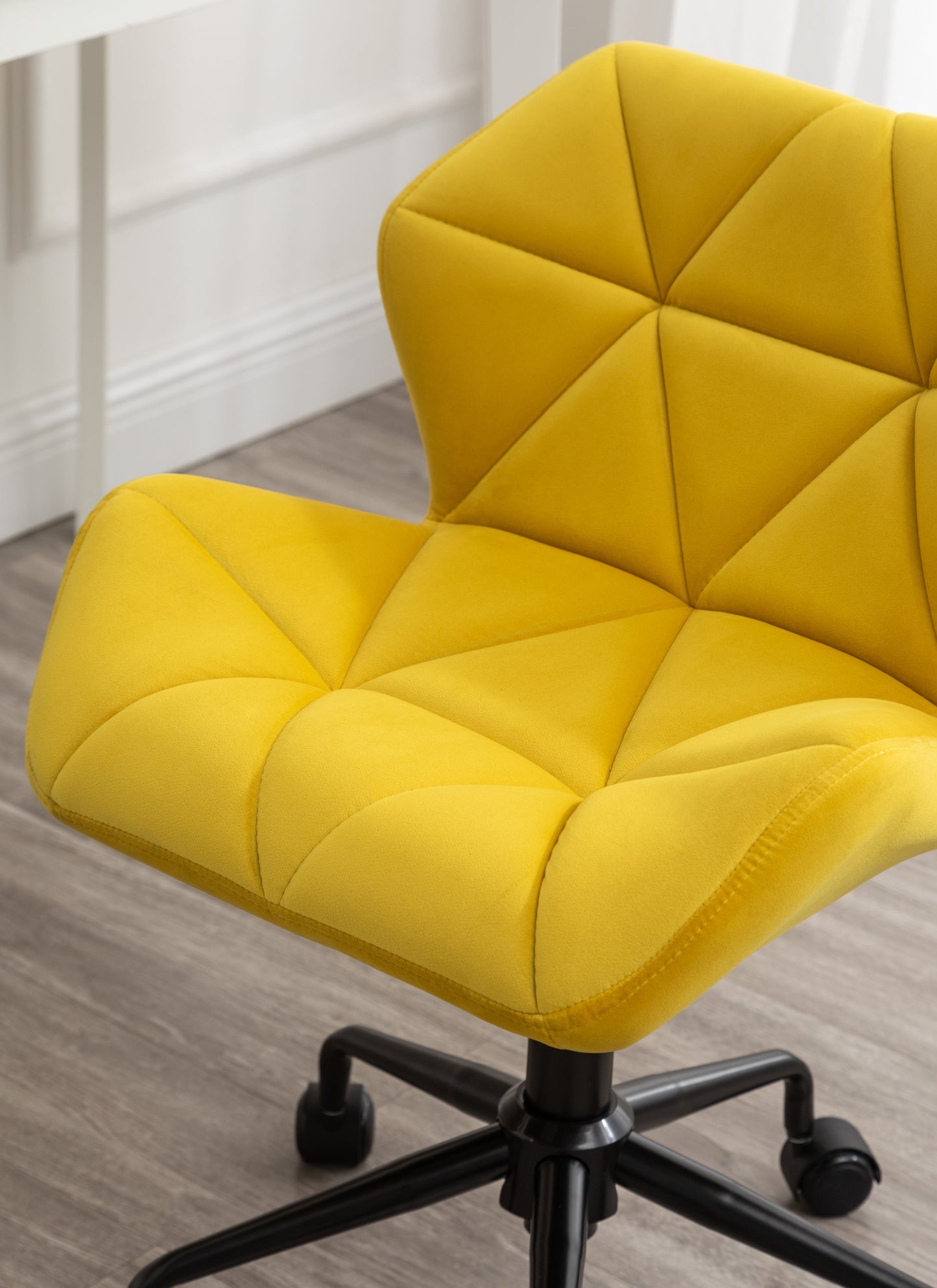 Roundhill Furniture Eldon Diamond Tufted Adjustable Swivel Office Chair