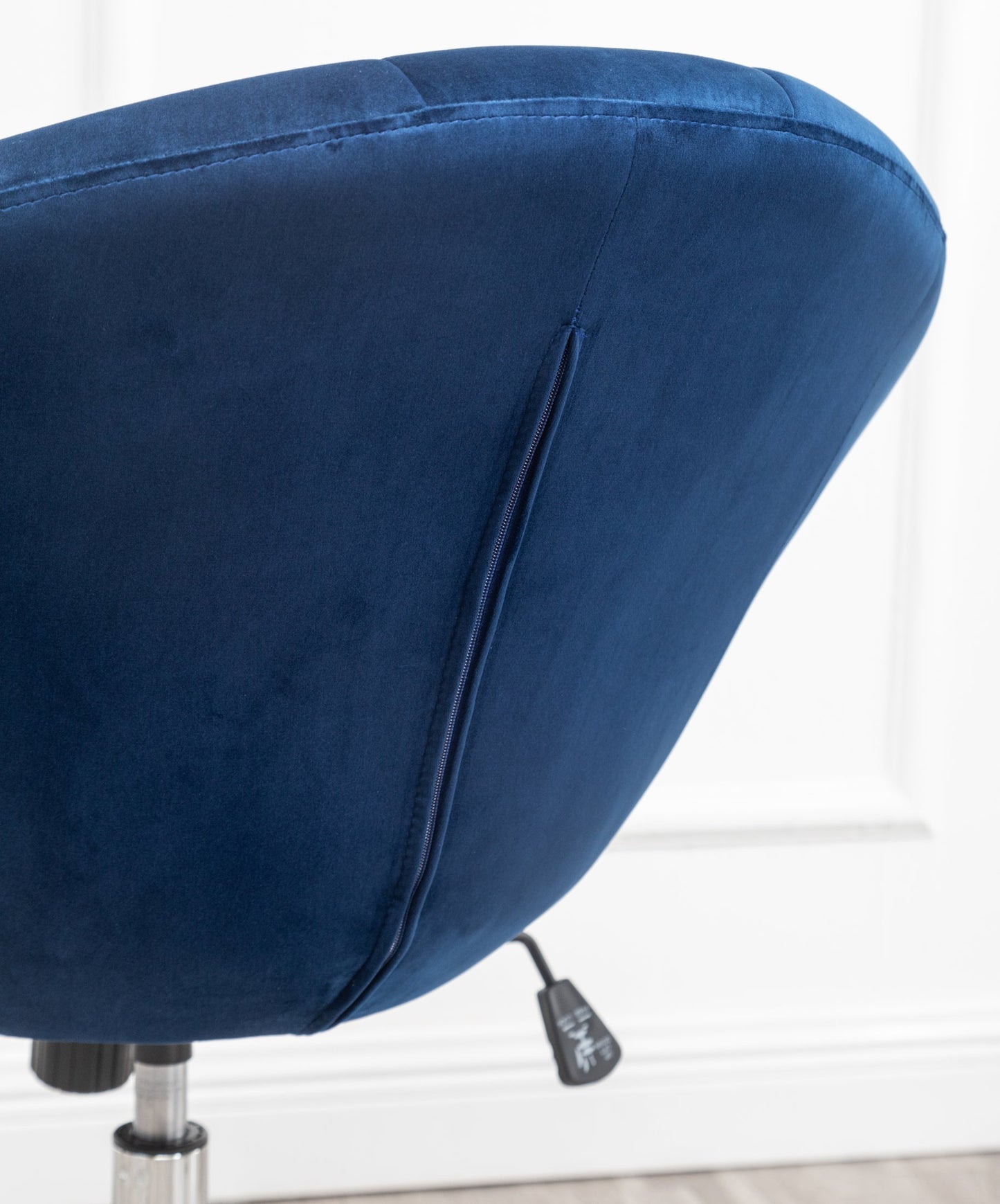 Roundhill Furniture Noas Velvet Upholstered Tufted Back Swivel Accent Chair