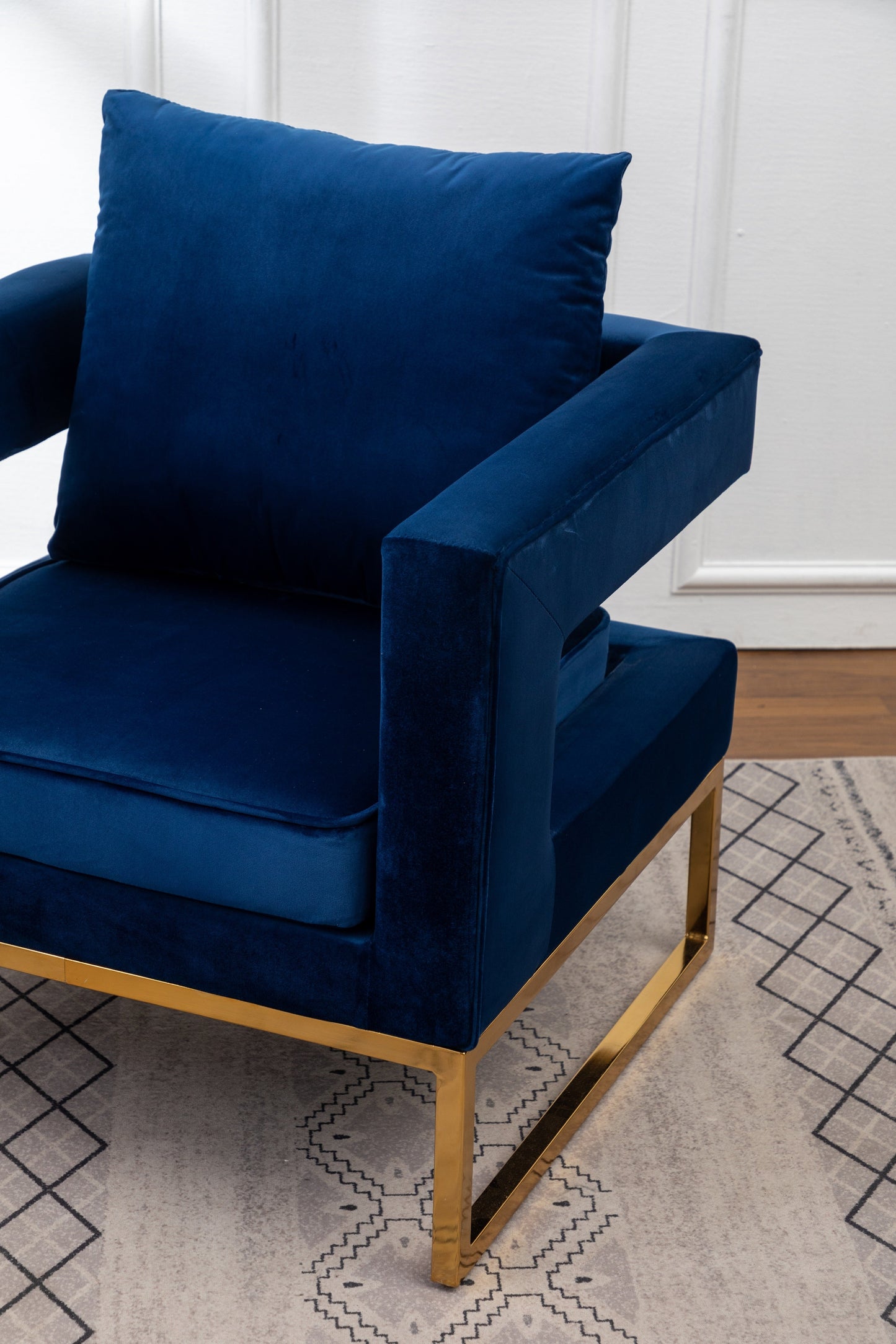 Roundhill Furniture Lenola Contemporary Upholstered Accent Arm Chair