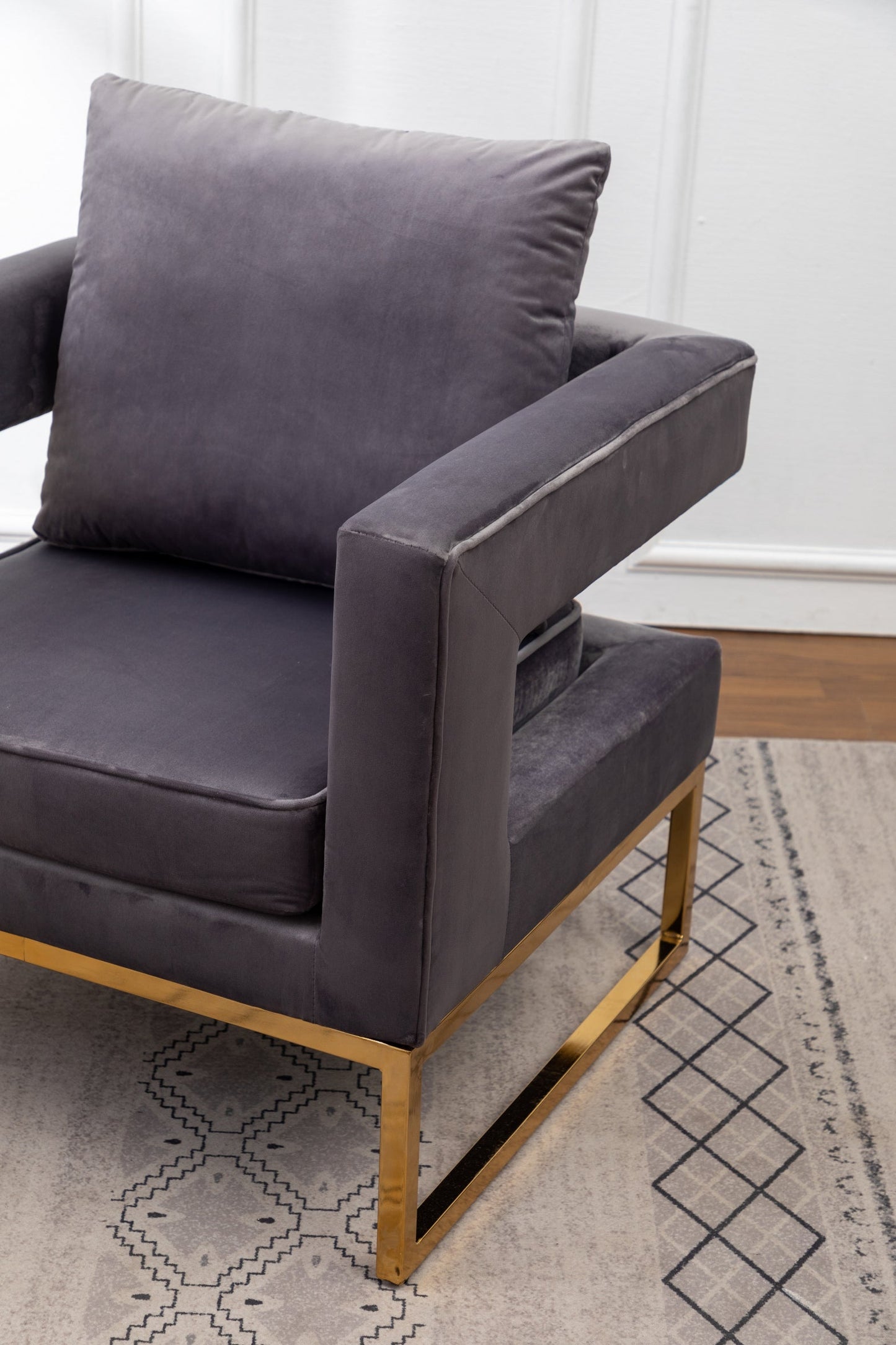 Roundhill Furniture Lenola Contemporary Upholstered Accent Arm Chair
