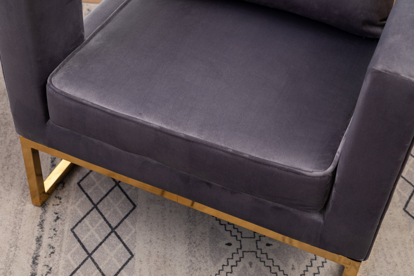 Roundhill Furniture Lenola Contemporary Upholstered Accent Arm Chair