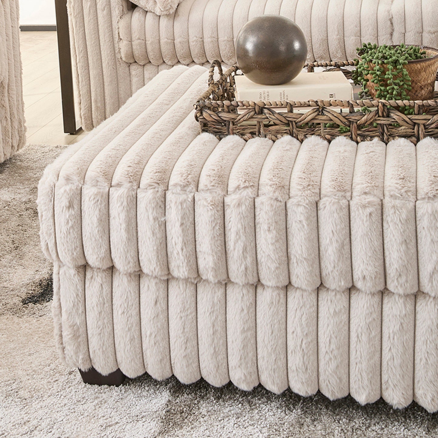 Roundhill Furniture Belvoir Accent Cocktail Ottoman