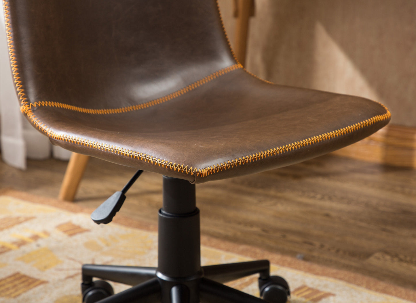 Roundhill Furniture Cesena Faux Leather 360 Swivel Air Lift Office Chair