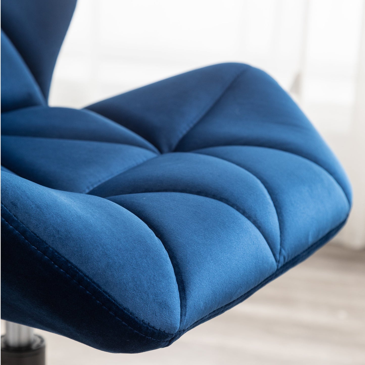 Roundhill Furniture Eldon Diamond Tufted Adjustable Swivel Office Chair