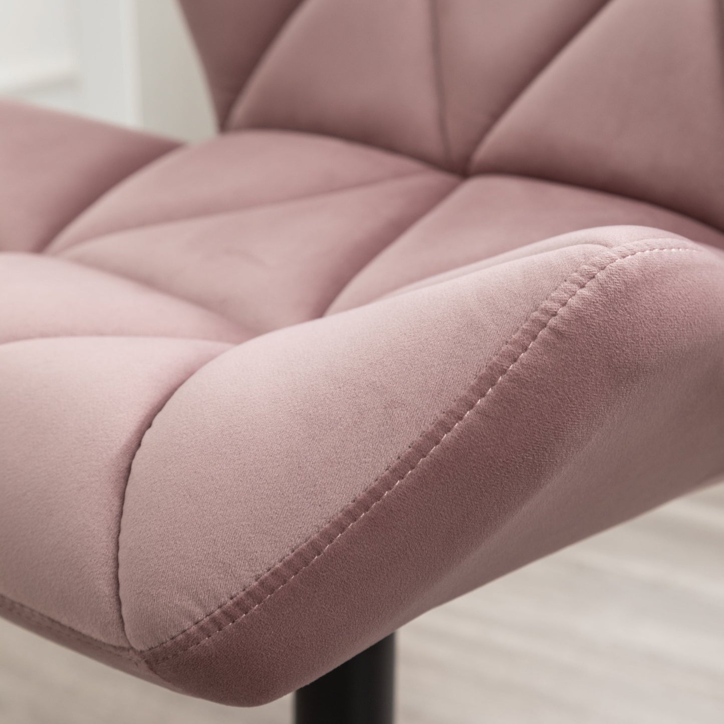 Roundhill Furniture Eldon Diamond Tufted Adjustable Swivel Office Chair