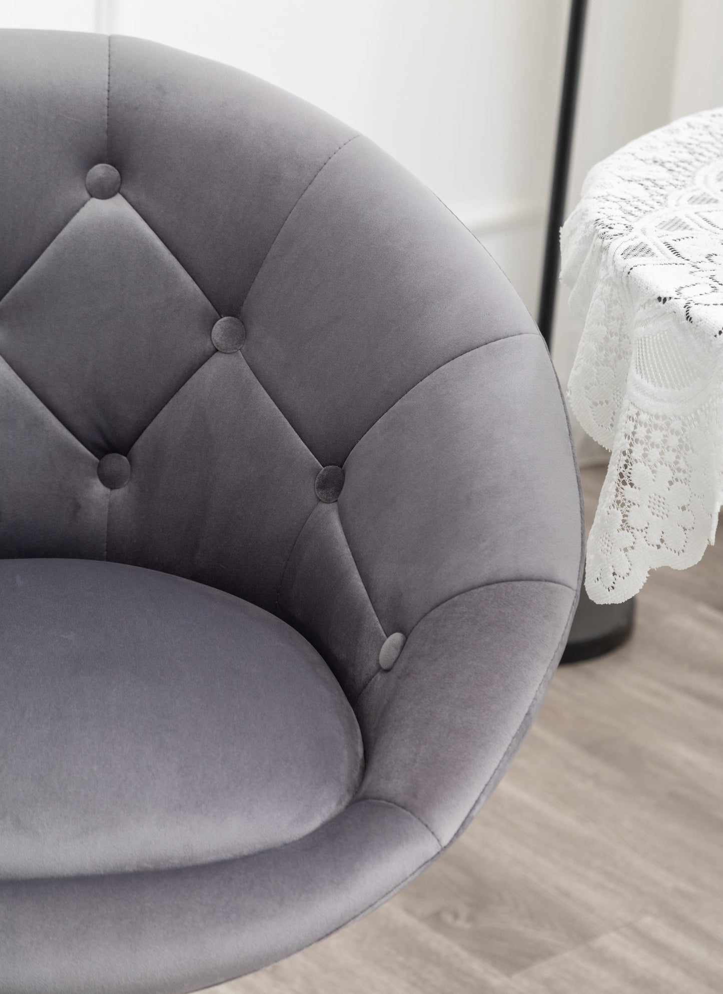 Roundhill Furniture Noas Velvet Upholstered Tufted Back Swivel Accent Chair